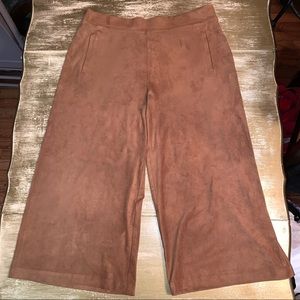 Chicos Wide Crop Capri Pant Brown Suede NWT Stretch